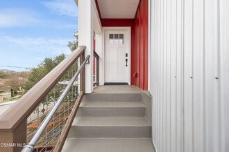 309 Fairview Rd in Thousand Oaks, CA - Building Photo - Building Photo