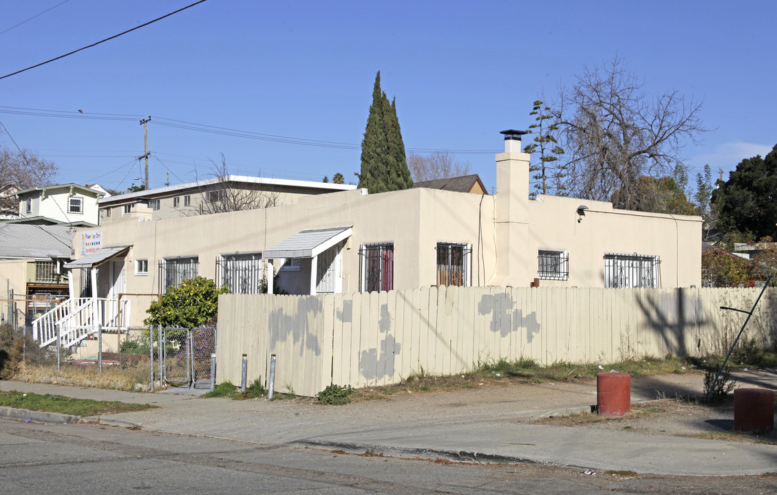 4424-4426 San Carlos Ave in Oakland, CA - Building Photo