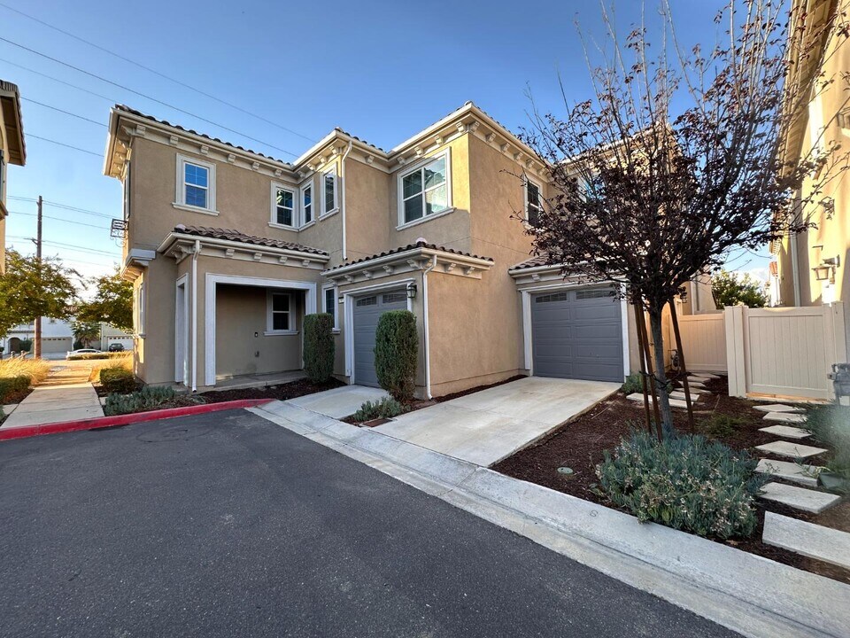 15852 Ellington Wy in Chino Hills, CA - Building Photo