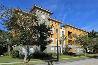 Terraces on the Square in Port St. Lucie, FL - Foto de edificio - Building Photo