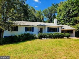 3300 Potterton Dr, Unit 101 in Falls Church, VA - Building Photo