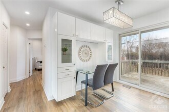 2093 Saunderson Dr in Ottawa, ON - Building Photo - Building Photo