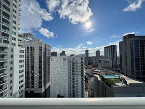 244 Biscayne Blvd in Miami, FL - Building Photo - Building Photo