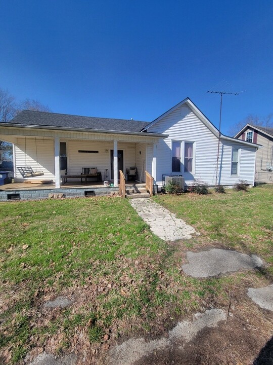 179 Higdon St in Lynnville, TN - Building Photo