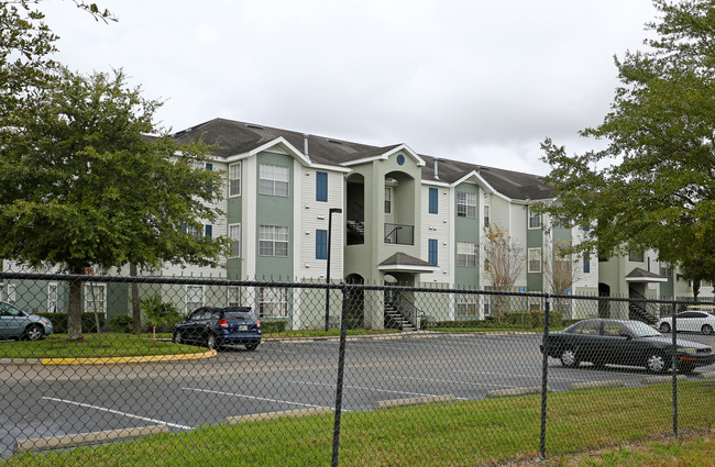 Waterford Pointe Apartments