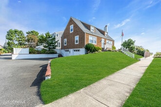 411 Ocean Ave N in Sea Girt, NJ - Building Photo - Building Photo