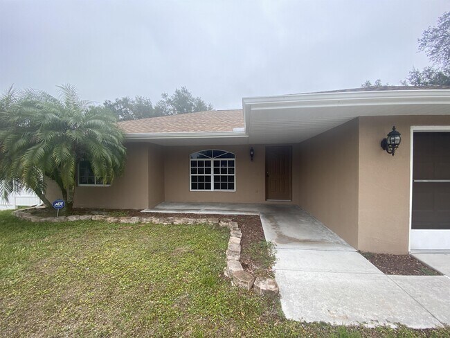 3928 Champagne Ave in North Port, FL - Foto de edificio - Building Photo