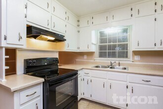 761 San Miguel Dr in Stone Mountain, GA - Building Photo - Building Photo