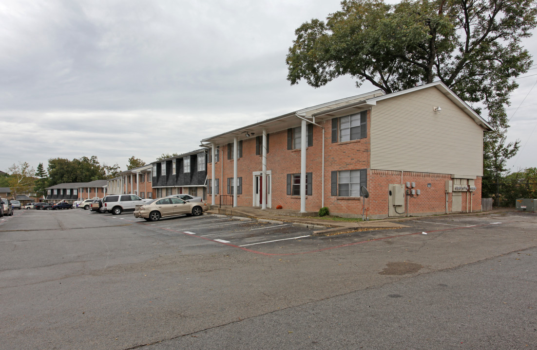 Glenbrook Place in Garland, TX - Building Photo