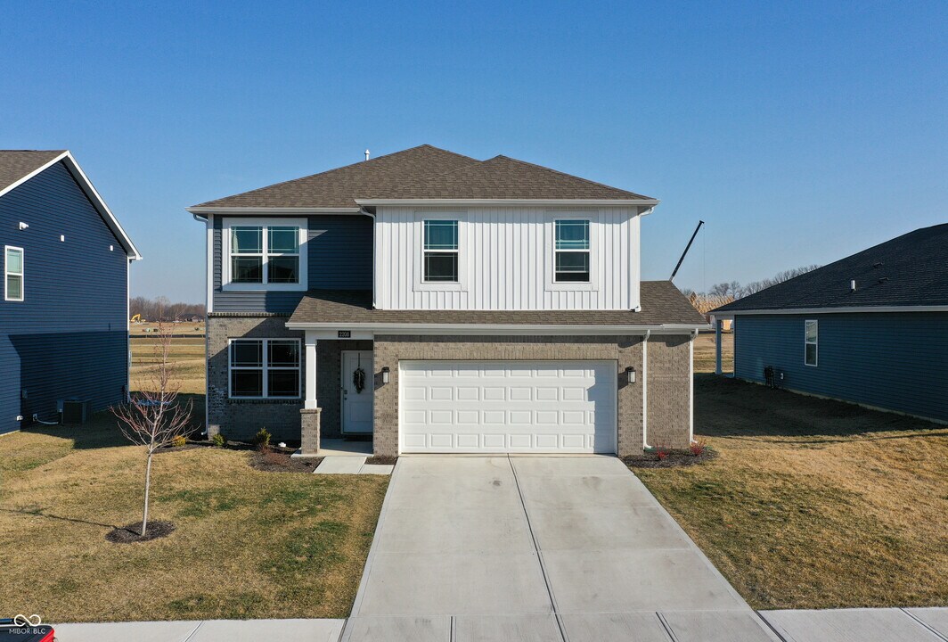 2208 Gambel Ln in Danville, IN - Building Photo