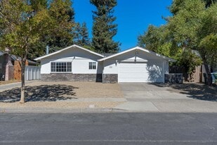 1532 Tallac St in Napa, CA - Building Photo