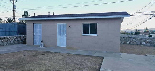 2600 Aurora Ave in El Paso, TX - Building Photo - Building Photo