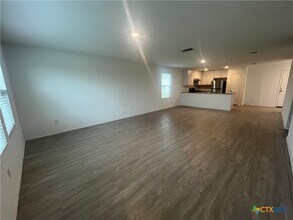 3031 Shore Lark in Canyon Lake, TX - Foto de edificio - Building Photo
