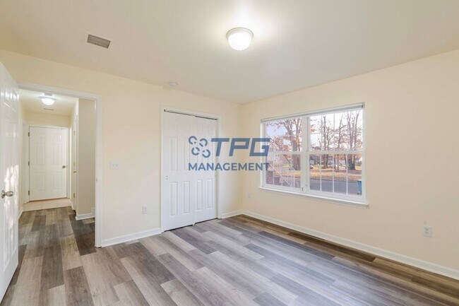 33 Viking Ave in Franklin Township, NJ - Building Photo - Building Photo