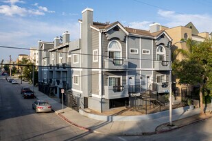 5004 Bakman Ave in North Hollywood, CA - Building Photo