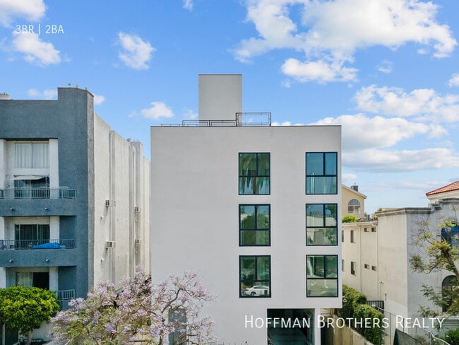 3755 S Canfield Ave in Los Angeles, CA - Foto de edificio - Building Photo