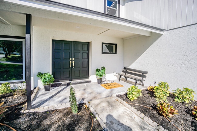 6370 Conniewood Sq in New Port Richey, FL - Building Photo - Building Photo