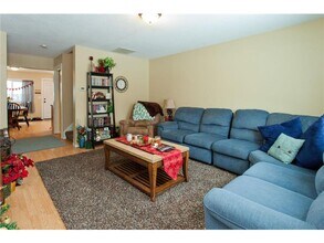 831 Weeks Ave SE in Minneapolis, MN - Building Photo - Building Photo