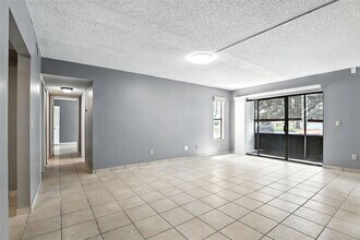 8201 Sun Spring Cir in Orlando, FL - Building Photo - Building Photo