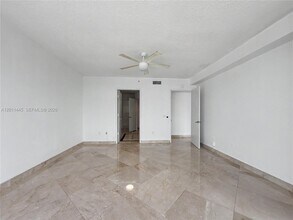 17555 Collins Ave in Sunny Isles Beach, FL - Building Photo - Building Photo