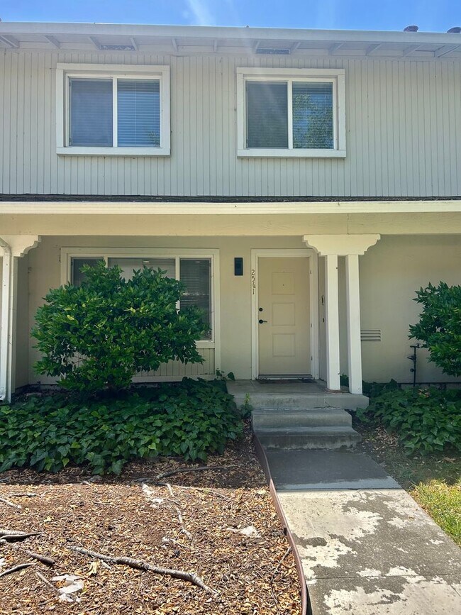 2561 Twin Creeks Dr in San Ramon, CA - Building Photo - Building Photo