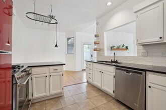 6501 Brush Country Rd in Austin, TX - Building Photo - Building Photo