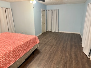 68247 OH-56 in New Plymouth, OH - Foto de edificio - Building Photo