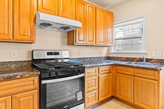 518 W MacArthur Blvd in Oakland, CA - Building Photo - Building Photo