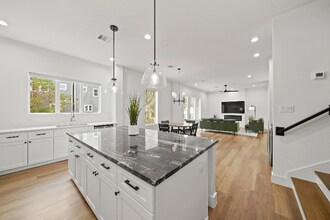 2510 Gray St in Houston, TX - Foto de edificio - Building Photo