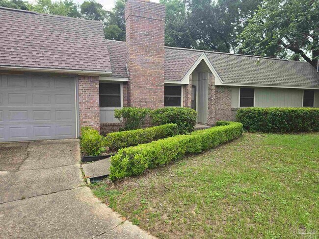 5749 Langley Cir in Pensacola, FL - Building Photo - Building Photo
