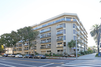 Residential Condos in Santa Monica, CA - Building Photo - Building Photo