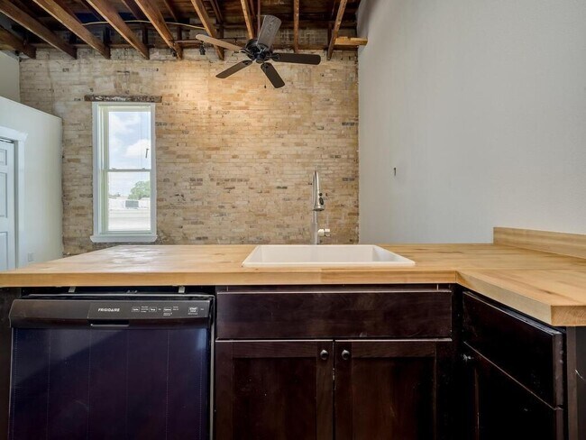 110 S Main St-Unit -203 in Elgin, TX - Building Photo - Building Photo