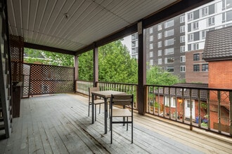 Laurier Apartments in Ottawa, ON - Building Photo - Interior Photo