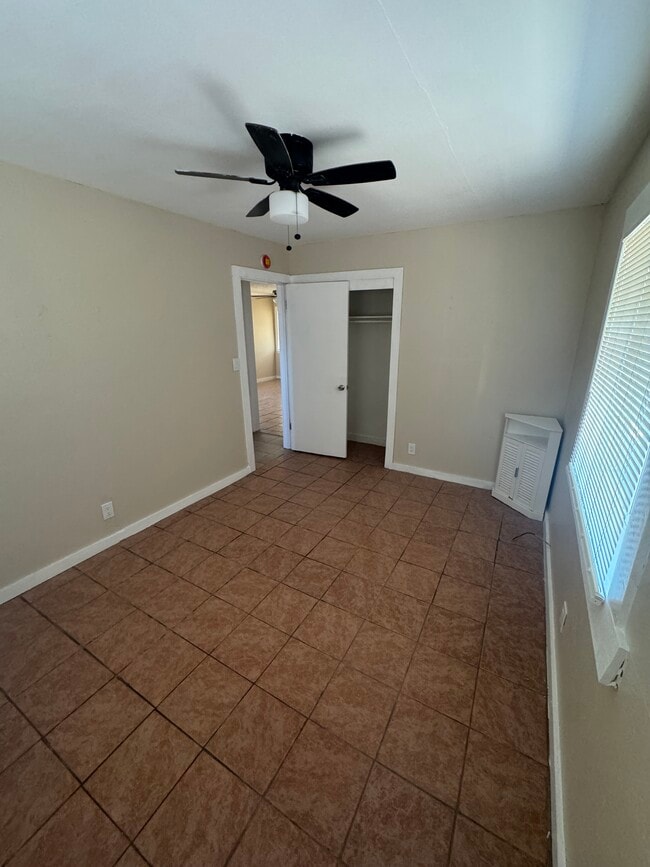 197 6th St in Norco, CA - Foto de edificio - Building Photo