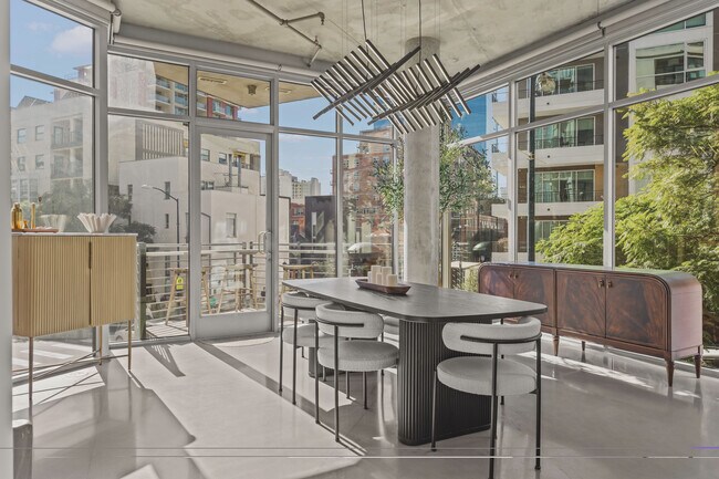 1050 Island Ave, Unit 205 in San Diego, CA - Foto de edificio - Building Photo