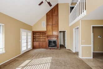 2108 NE 9th St in Moore, OK - Foto de edificio - Building Photo