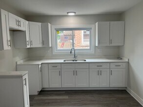 13709 S School St in Riverdale, IL - Foto de edificio - Building Photo