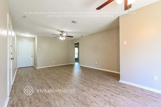 401 Pecan St in Wilmer, TX - Foto de edificio - Building Photo