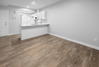 1360 Erker Cres NW in Edmonton, AB - Building Photo - Building Photo