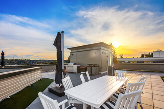 Mirabella Apartments in Seattle, WA - Foto de edificio - Building Photo
