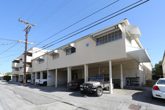 Country Club Apartments in Santa Monica, CA - Building Photo - Building Photo