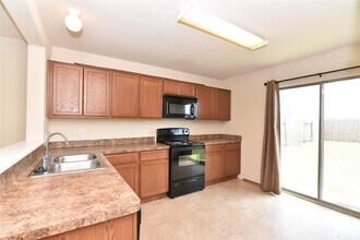 21319 Finbury Oaks Ln in Katy, TX - Foto de edificio - Building Photo
