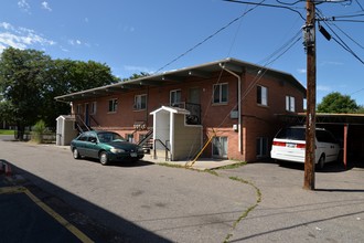 15551 E 13th Ave in Aurora, CO - Foto de edificio - Building Photo