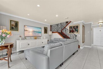 3505 Torremolinos Ave in Doral, FL - Foto de edificio - Building Photo