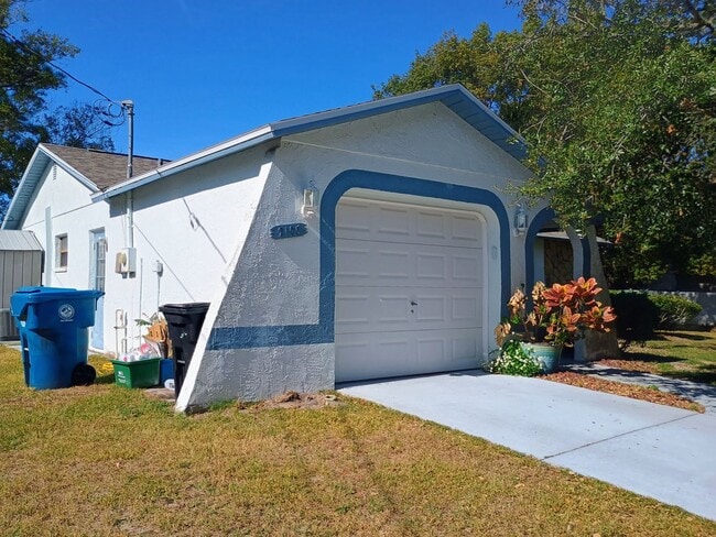 2105 Arbuckle Rd in Spring Hill, FL - Building Photo - Building Photo