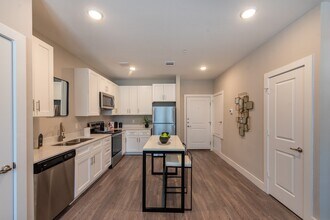9347 Kempwood Dr in Houston, TX - Building Photo - Building Photo