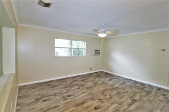 1935 Edgewater Dr in Sarasota, FL - Building Photo - Building Photo