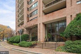 1805 Crystal Dr in Arlington, VA - Building Photo