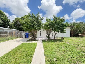 2443 NW 7th St in Pompano Beach, FL - Building Photo - Building Photo