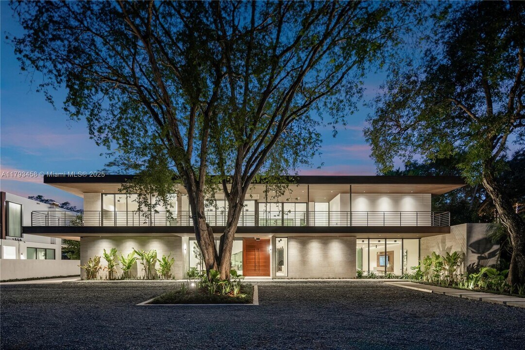 4040 Kiaora St in Miami, FL - Building Photo